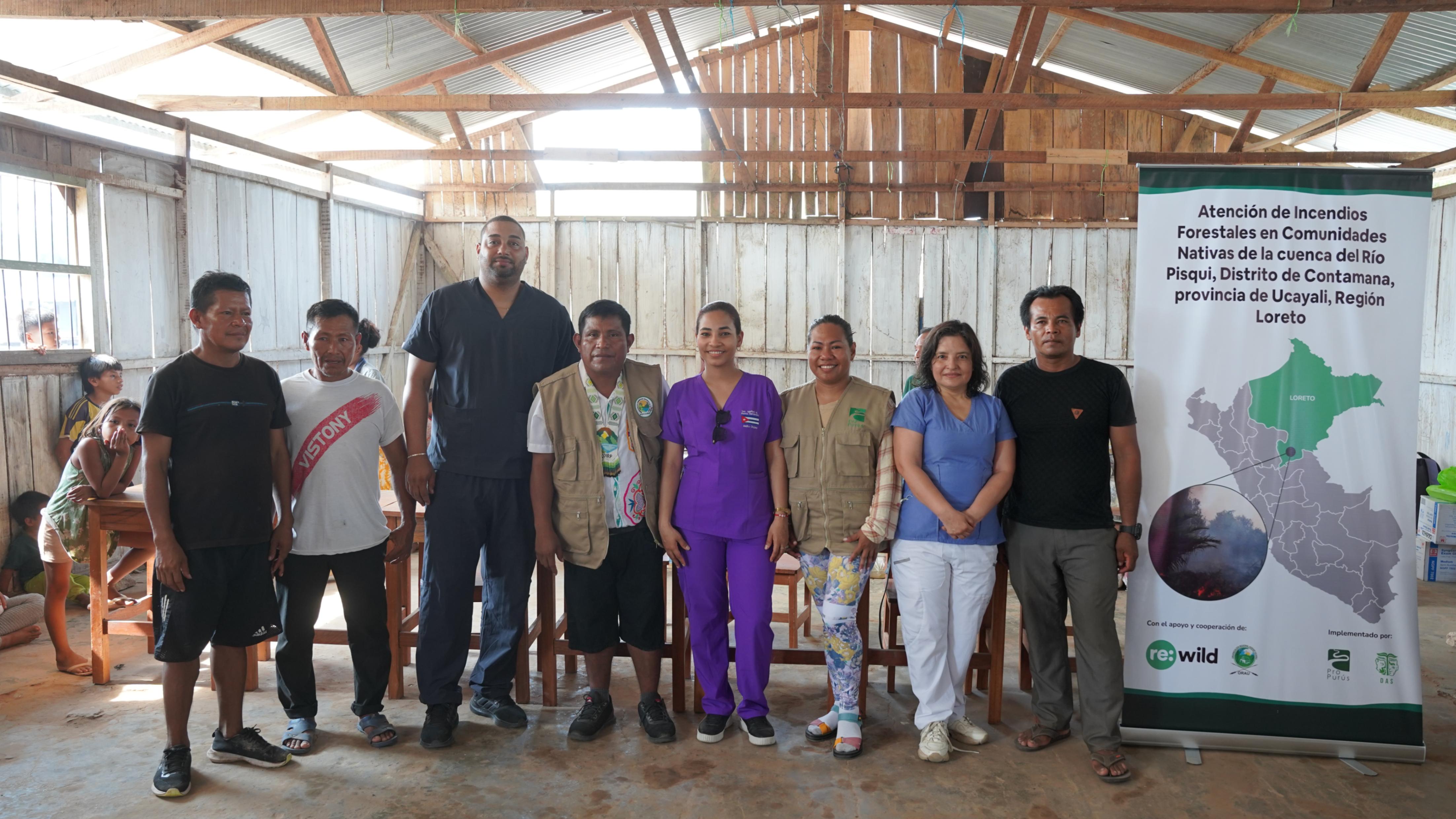 We have begun delivering humanitarian aid! 🛶✨
Today marks the start of distributing emergency kits and providing free medical care to communities affected by forest fires in the Pisqui River basin. 🌳🔥
Over the next few days, we will be in the native communities of San Luis de Charasmana, Tupac Amaru, and Vencedor, delivering food and offering medical assistance to improve the quality of life for the affected families.