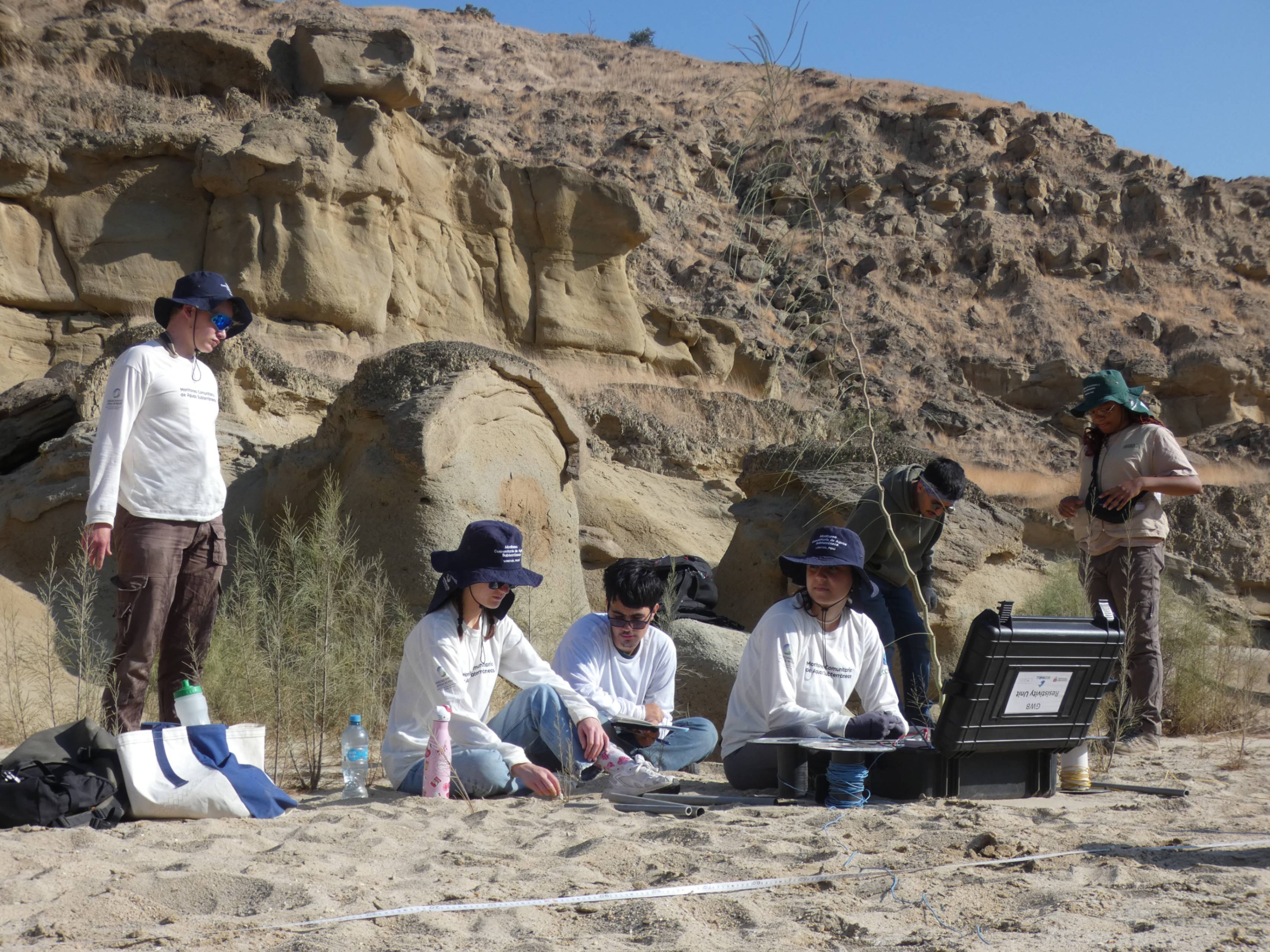 Continuing our previous work on the project "Hydrogeophysics for Community Groundwater Monitoring in Degraded Dry Forest Quebradas in Peru," we have recently moved forward using resistivity and seismic equipment with the community. To help us, we have women from Lobitos and Síchez whom we previously trained and empowered to do this work as well as dedicated student volunteers from around the globe.