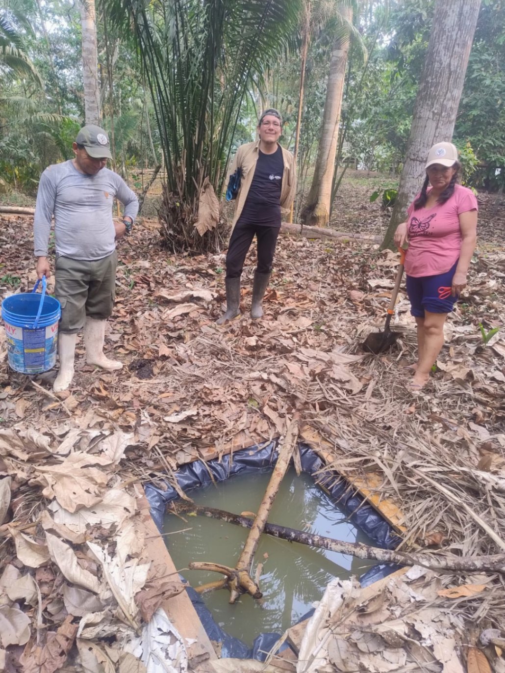 The drought in the Amazon is very intense and many animals are thirsty  :(   Near the station we have built artificial pools so that amphibians, reptiles, birds, insects and mammals can access water. I hope it will be a help for them.   