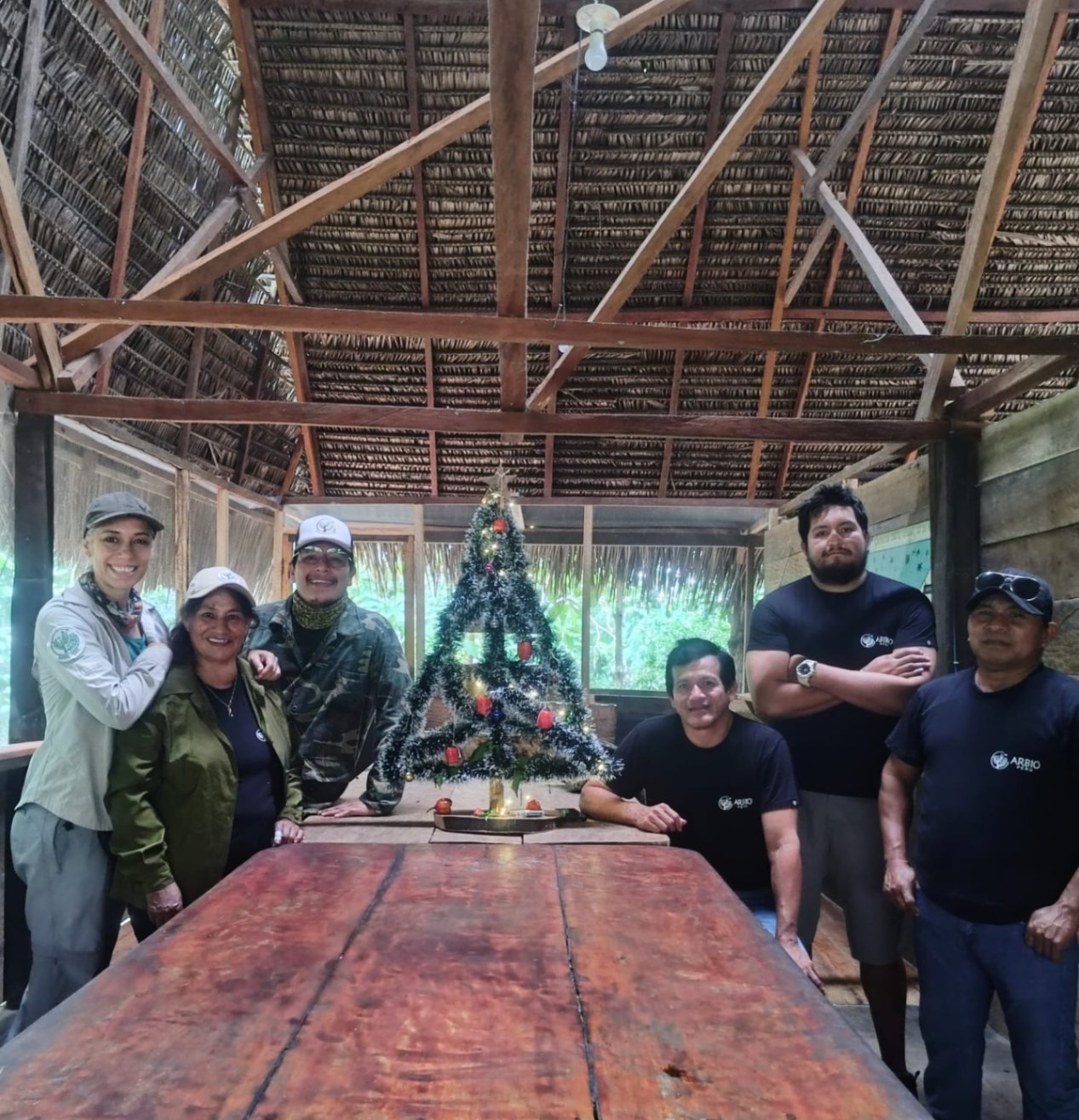 At the ARBIO station in the Amazon rainforest we celebrated Christmas with our rangers who built a little tree with wood from fallen trees and red peppers as decoration. We are very motivated to continue in 2025 researching and caring for this beautiful forest. Thank you for the support, the mother jungle needs us now. Las Piedras River Basin, Madre de Dios, Perú