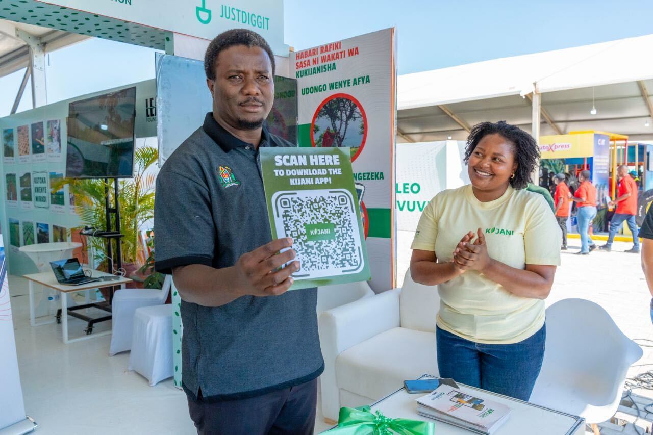 It is during Nane Nane fair 2024, that Justdiggit and LEAD Foundation launched the Kijani app. Nane Nane is 8 days long fair where all the stakeholders in agriculture sector come together to showcase different technologies, they have that contributes to improving agriculture. Justdiggit had staff present in the national fair (Dodoma) and zonal fairs in Arusha and Mbeya. The teams promoted the app and helped visitors to download the app by providing internet access. The deputy minister of Agriculture officially launched the app inspiring visitors to download and use. Reception of the app was good with a total of 1000+ downloads. 