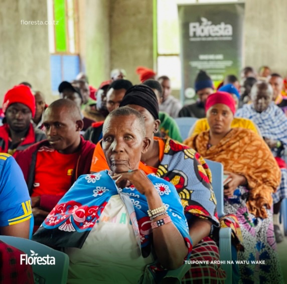 We believe that effort and knowledge are the strong foundations in liberating a society member from various challenges.
These are some of the members from the groups managed by the Floresta Tanzania organization in the Siha District in Sanya River Watershed, listening attentively to the agricultural training given by an agricultural specialist from Floresta. These trainings provide them with knowledge that helps them strengthen their lives and build a sustainable foundation for development.