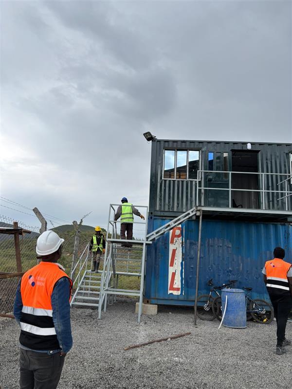 As part of the ongoing site development work, we have installed two containers: one designated for maintenance storage, where tools and equipment are kept, and the other serving as office space for the engineers on site. 